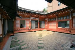 韓国伝統民泊ハノクユジンハウス